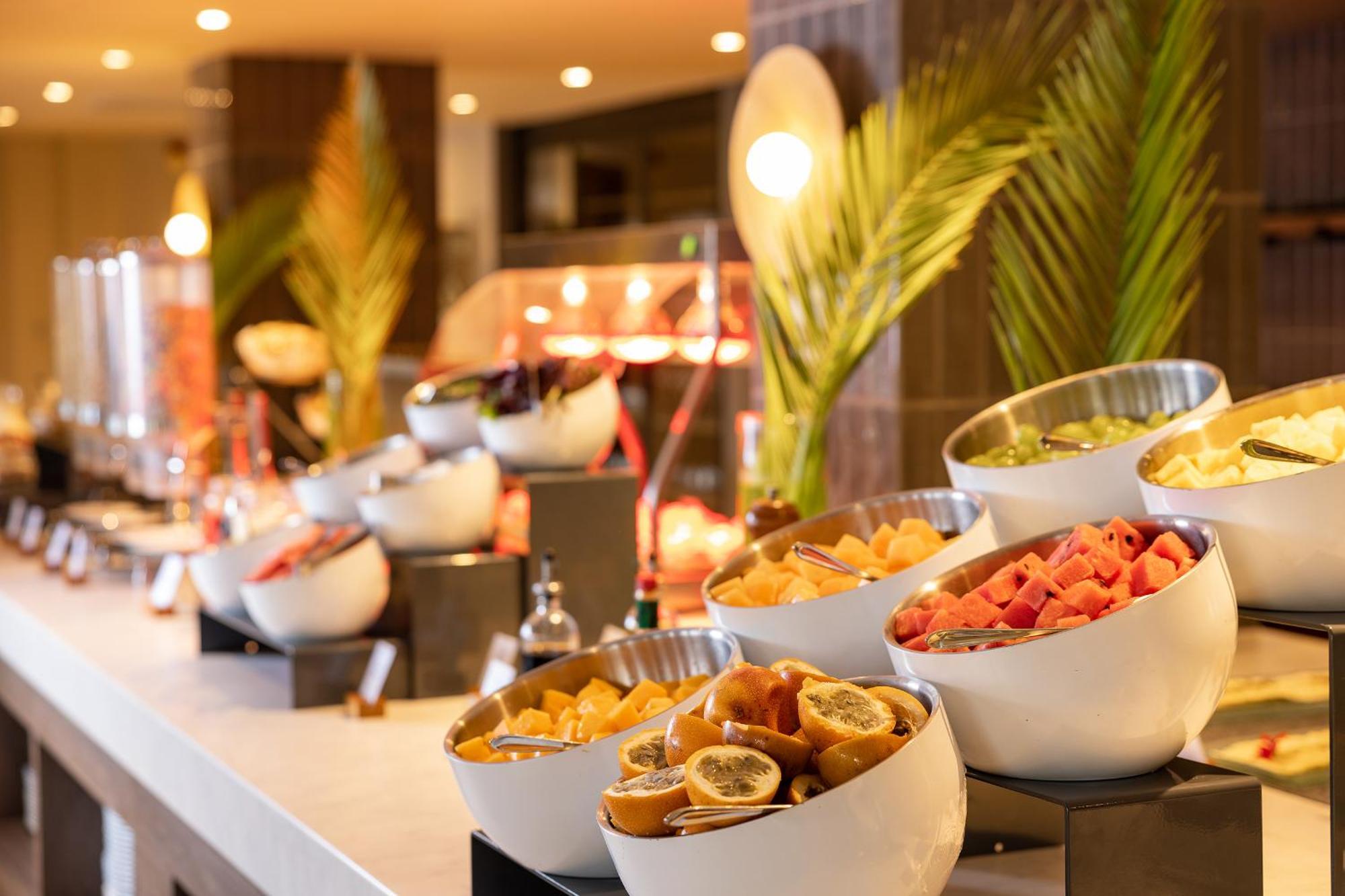Aranwa Paracas Resort & Spa Екстериор снимка A buffet at a hotel